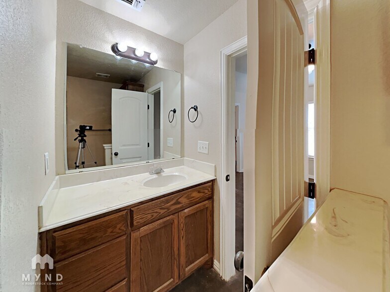 Building Photo - 122 Jolin Ln