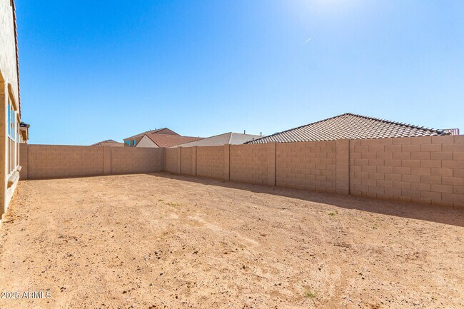 Building Photo - 17651 W Palo Verde Dr