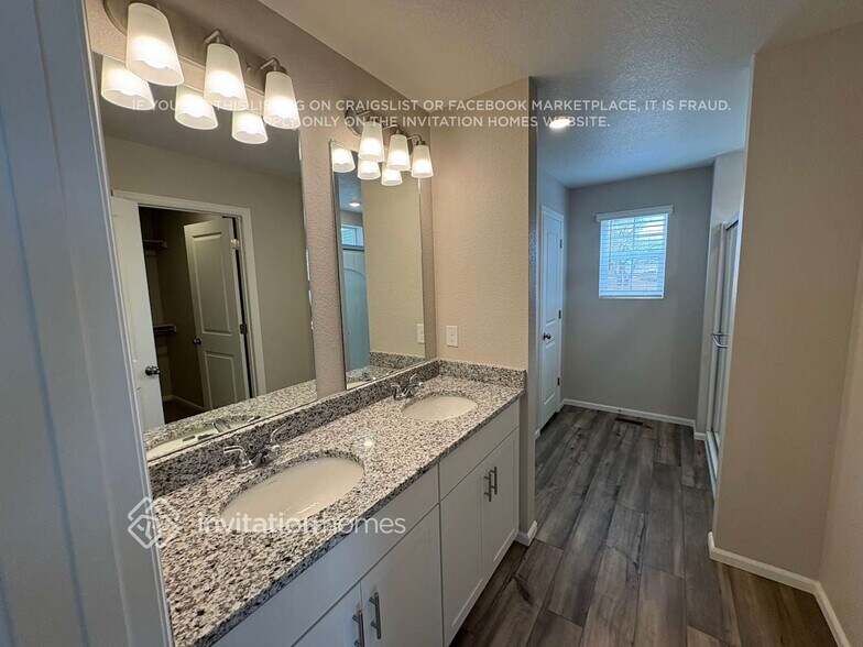 Building Photo - 3349 Streamwood Dr