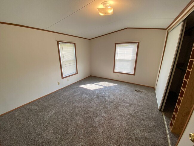 Building Photo - Mobile Home