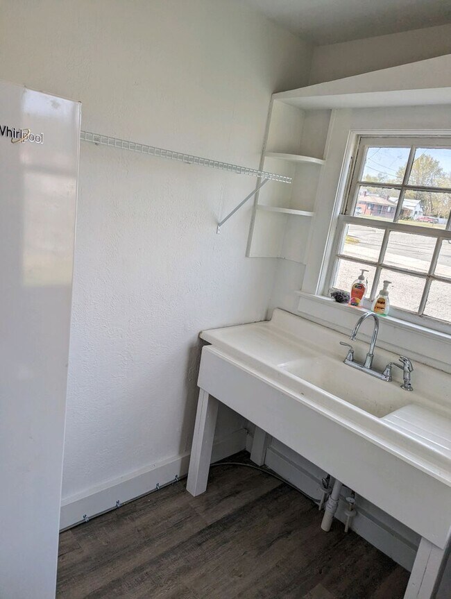 Building Photo - 1001 S 8th St