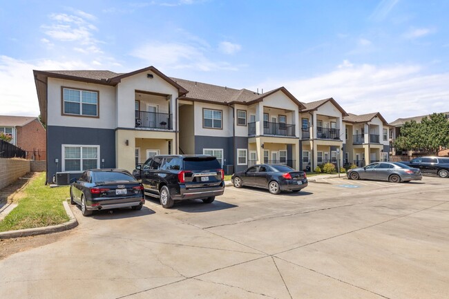 Building Photo - "Spacious 2-Bedroom Euless Retreat with Gr...