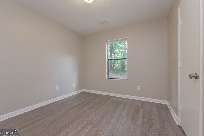 Building Photo - 145 Lynda Ln