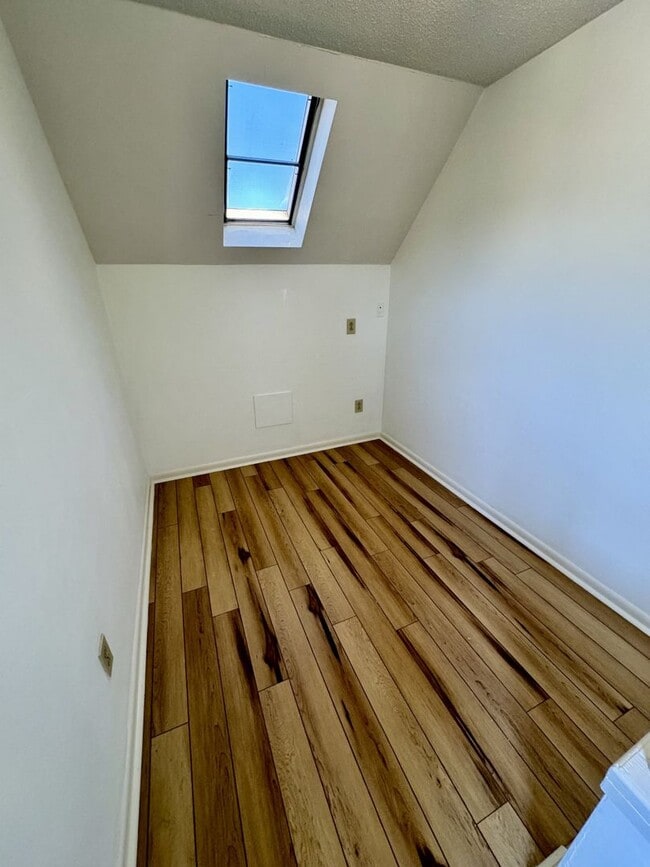 Building Photo - LYNNHAVEN SHORES - Starfish Condo