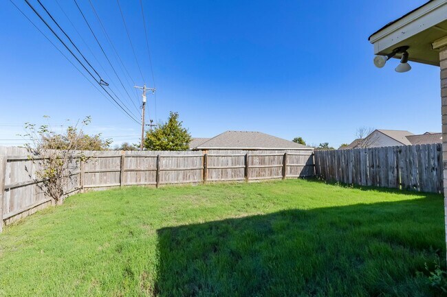 Building Photo - 2930 Saulsbury Dr