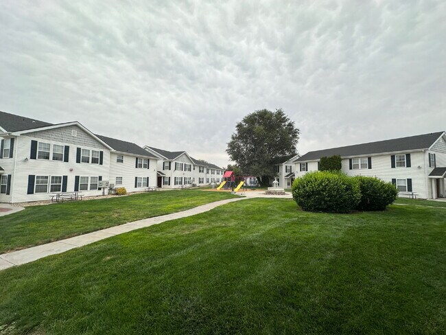 Building Photo - "Charming 2-Bed Retreat with Spacious 1000 sqft Layout in Nampa's Heart!"