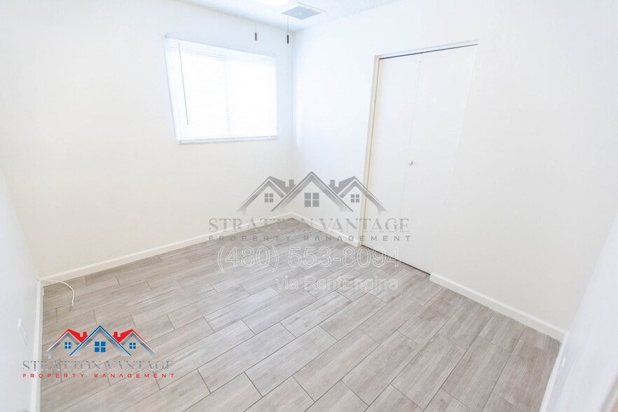 Building Photo - 3410 S Cutler Dr