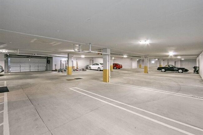 Building Photo - 2170 Willenbrock Cir