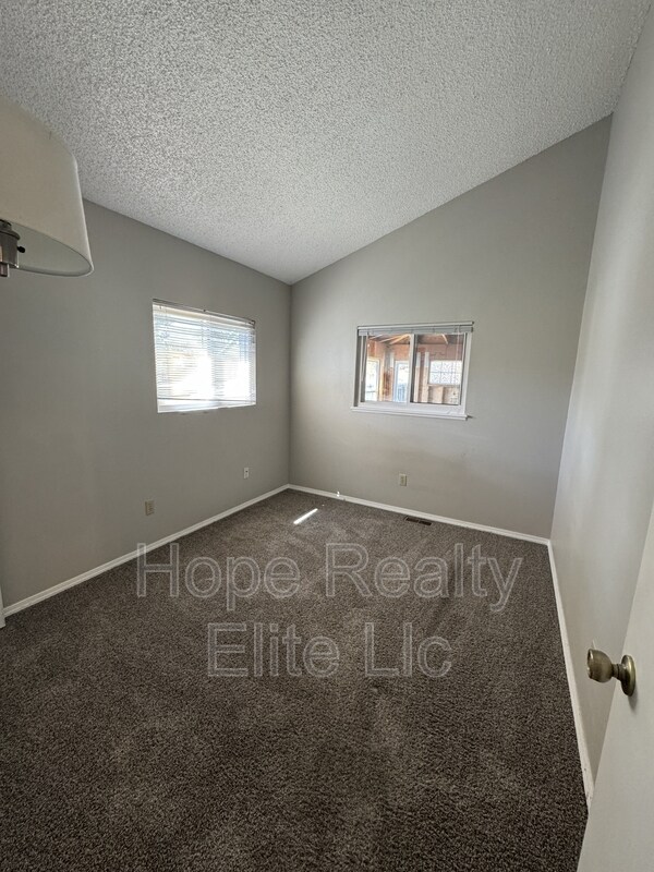 Building Photo - 6950 Sagewood Ct