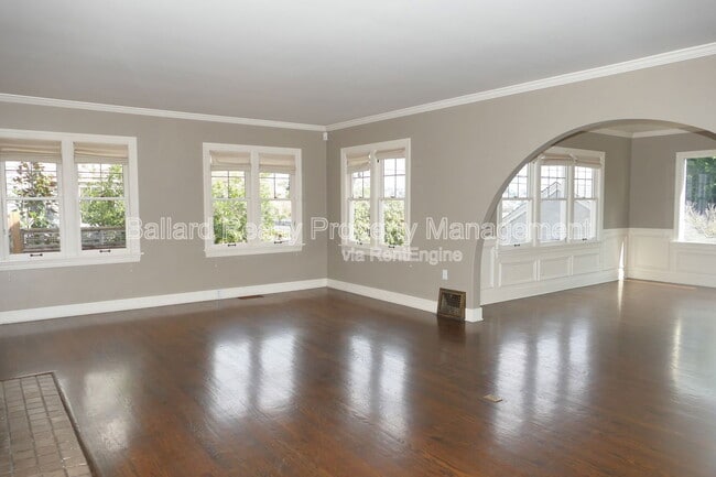 Building Photo - 3246 Conkling Pl W