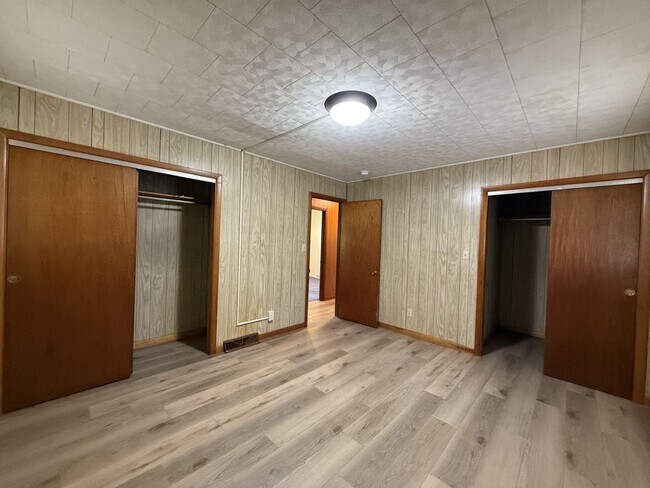 Building Photo - Three Bedroom Bellefonte Ranch