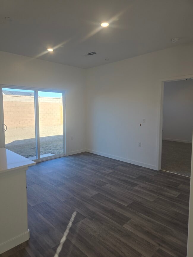 Building Photo - 2632 W Cambridge St