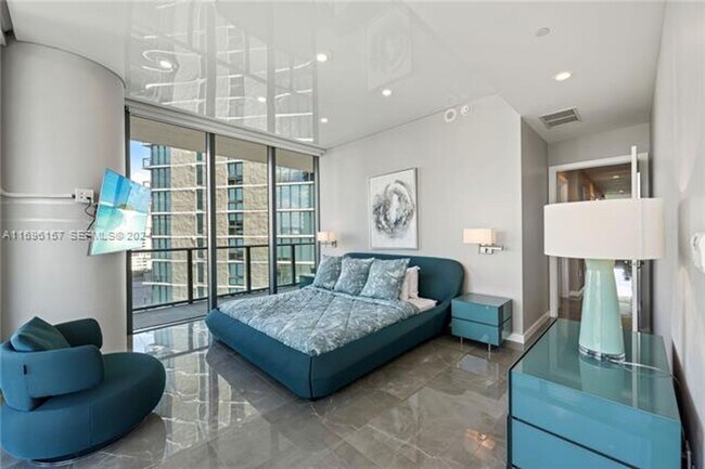 Building Photo - 480 NE 31st St