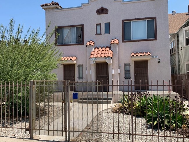 Building Photo - 3006 1/2 Van Buren Pl