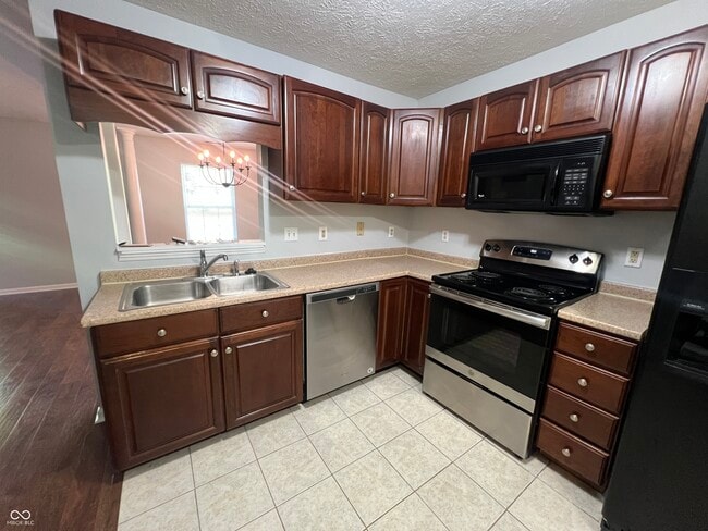 Building Photo - 6735 Lexington Cir