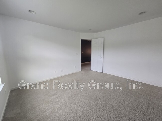 Building Photo - 376 S Jade Ln