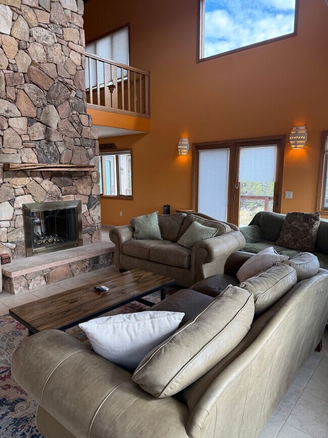 Building Photo - Charming Southwestern Stucco Home