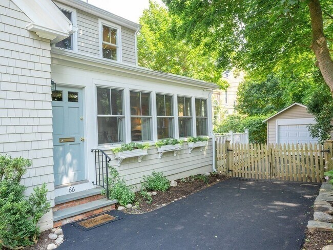 Building Photo - 66R Sandwich St