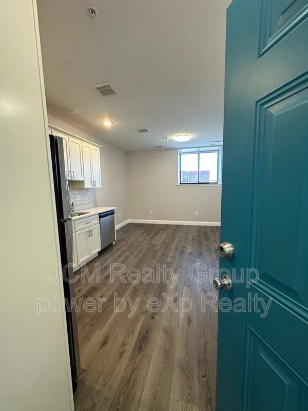 Building Photo - 191 N Common St