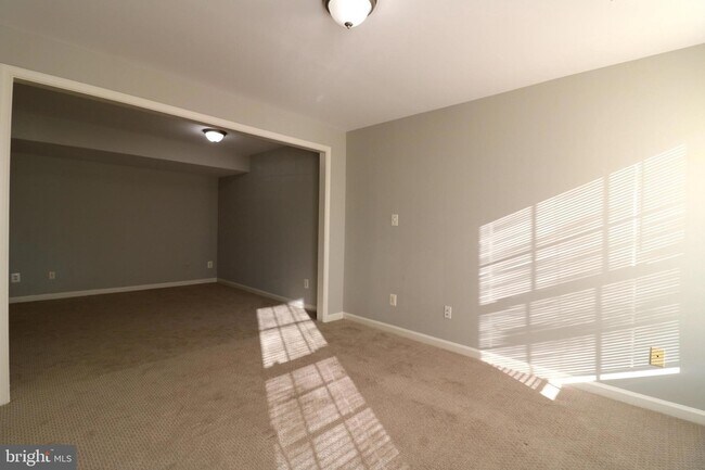 Building Photo - 2581 Sutters Mill Dr