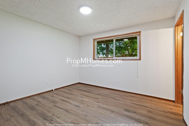 Building Photo - 5870 SW 192nd Ave