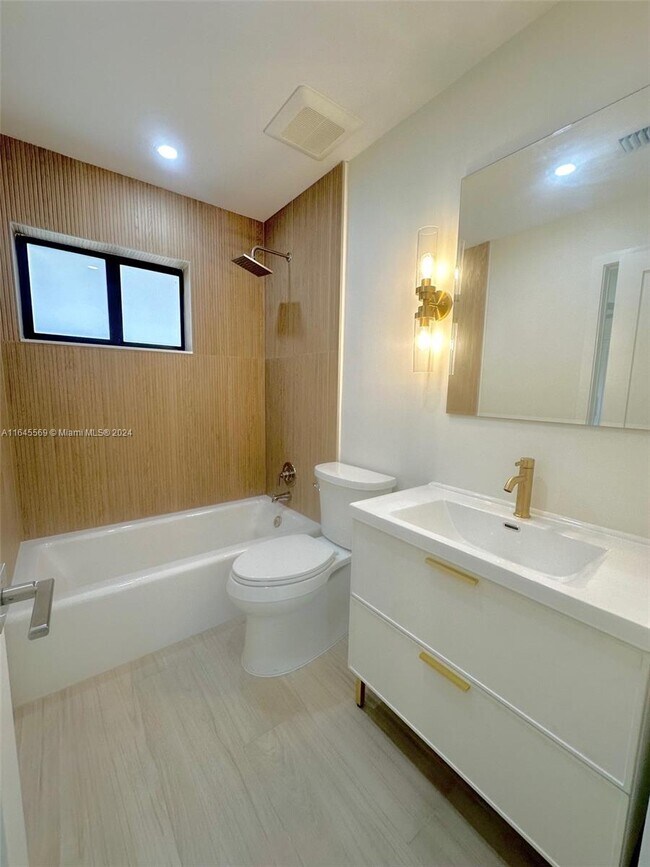 Building Photo - 1610 NE 17th Ave