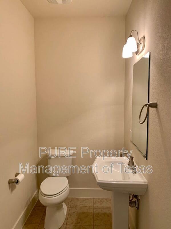Building Photo - 2225 Katy Ln