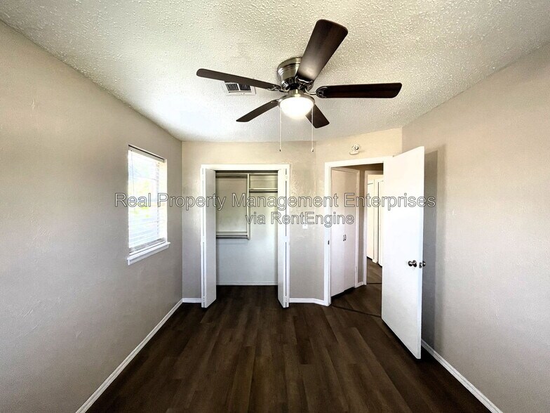 Building Photo - 609 S Meadow Ln