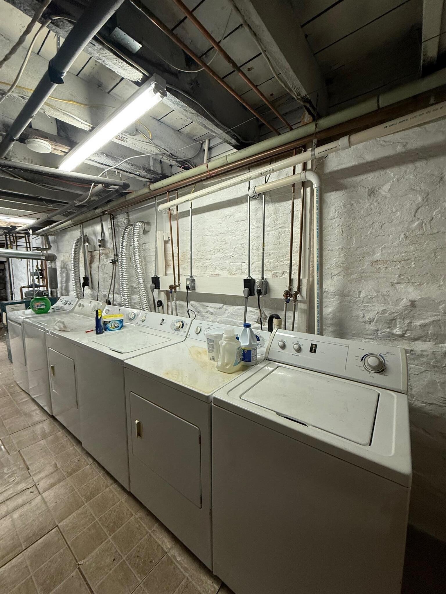 Building Photo - 233A Highland Ave