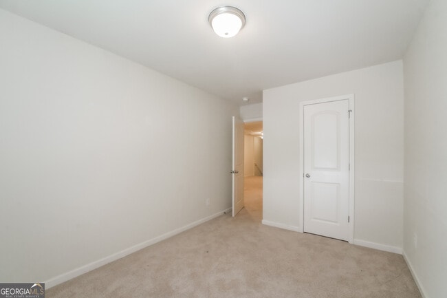 Building Photo - 304 Reedell Way
