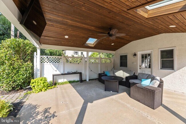 Building Photo - 1621 Clearview Ave