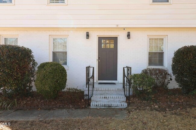 Building Photo - 322 E Millbrook Rd