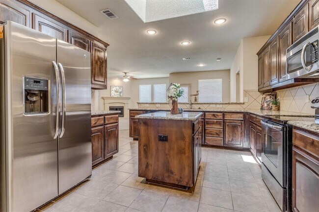 Building Photo - Great 3 Bdrm 2 Bath Home w Study in Argyle Tx