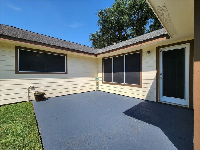 Building Photo - 15751 Fern Basin Dr