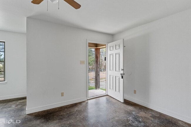 Building Photo - 1719 Lakeshore Dr