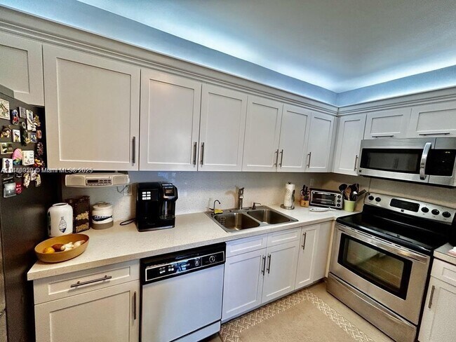Building Photo - 9341 Collins Ave