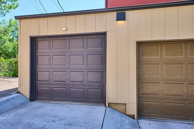 Building Photo - Modern 4-Bedroom Townhome with Rooftop Deck Near Sloan’s Lake & Light Rail