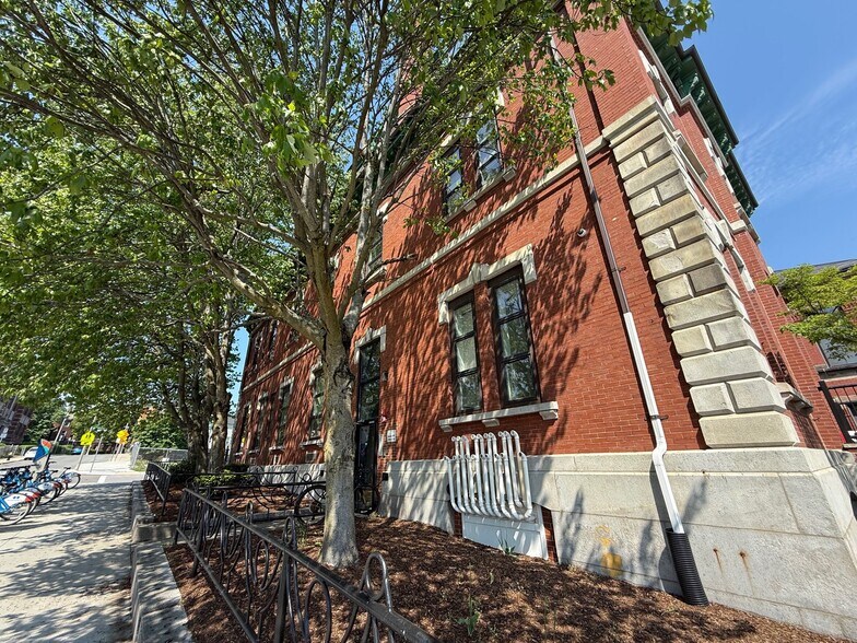 Building Photo - 409 Dudley St