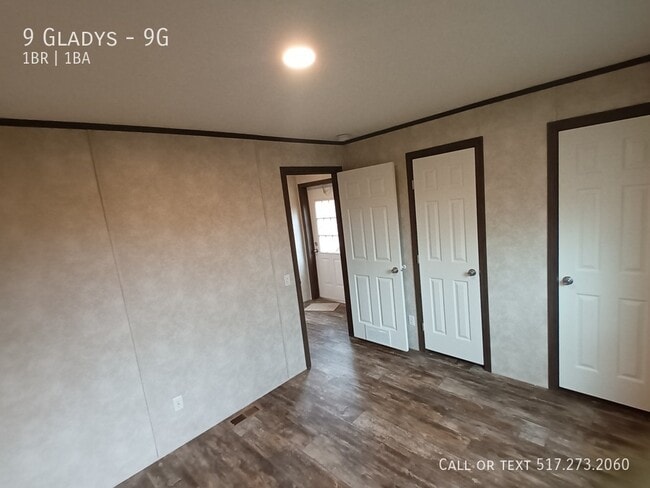 Building Photo - 9 Gladys-9G