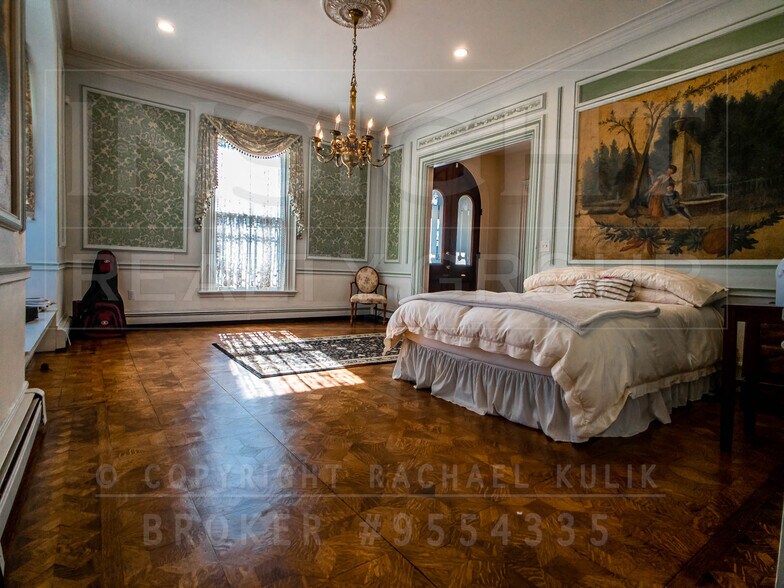 Building Photo - 61 Pond St