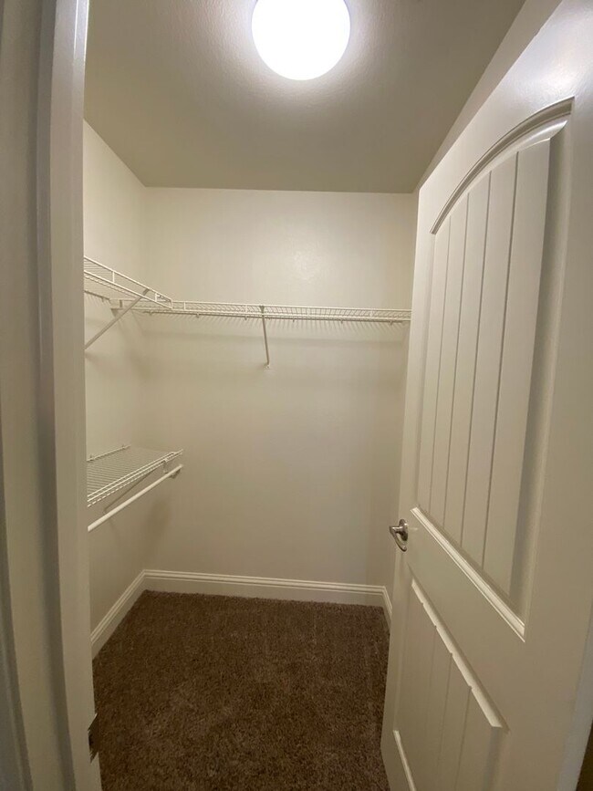 Building Photo - Beautiful 2 Story Home in Gated Avalon Com...