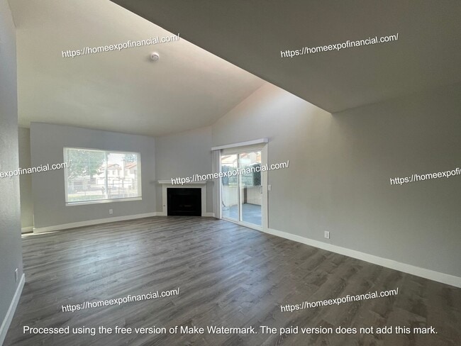 Building Photo - 1220 S Cypress Ave
