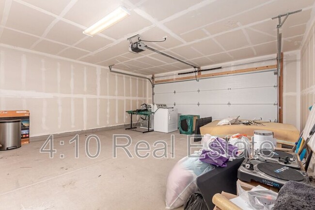 Building Photo - 142 W Impala Dr