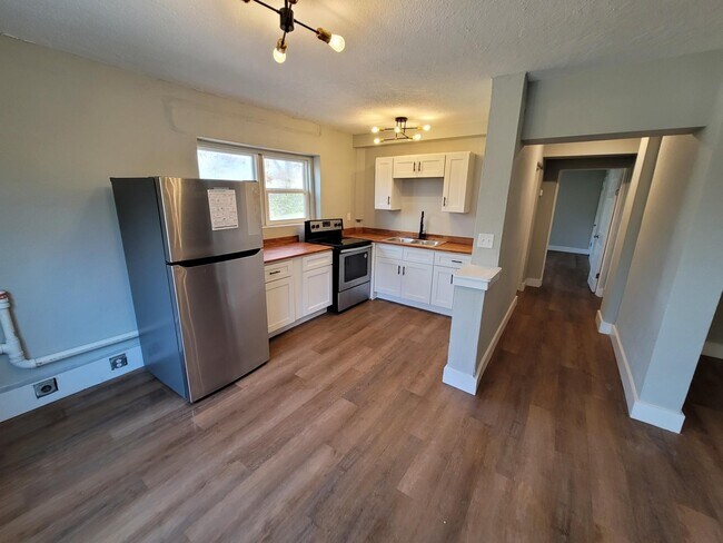 Building Photo - Sewanee (1105)