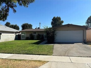 Building Photo - Beautiful 4 bedroom home in Canyon Country!