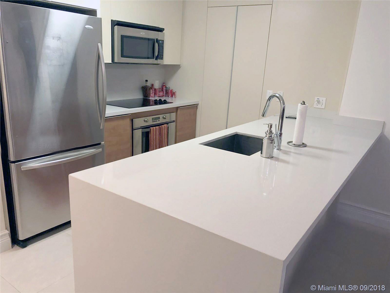 Building Photo - 300 S BISCAYNE Blvd