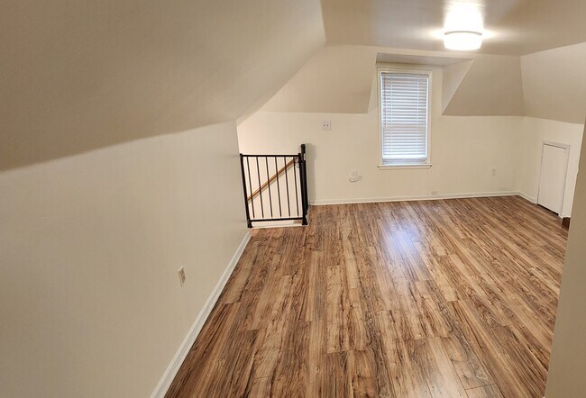 Building Photo - 15101 Hubbard St