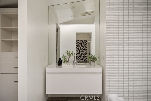 Building Photo - 2015 Irvine Ave