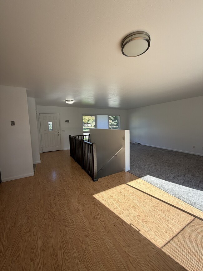 Building Photo - 2520 Lillis Ln