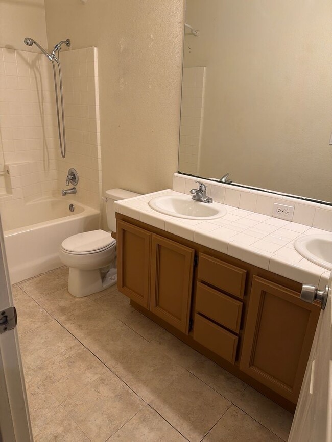 Building Photo - 473 Cabernet St